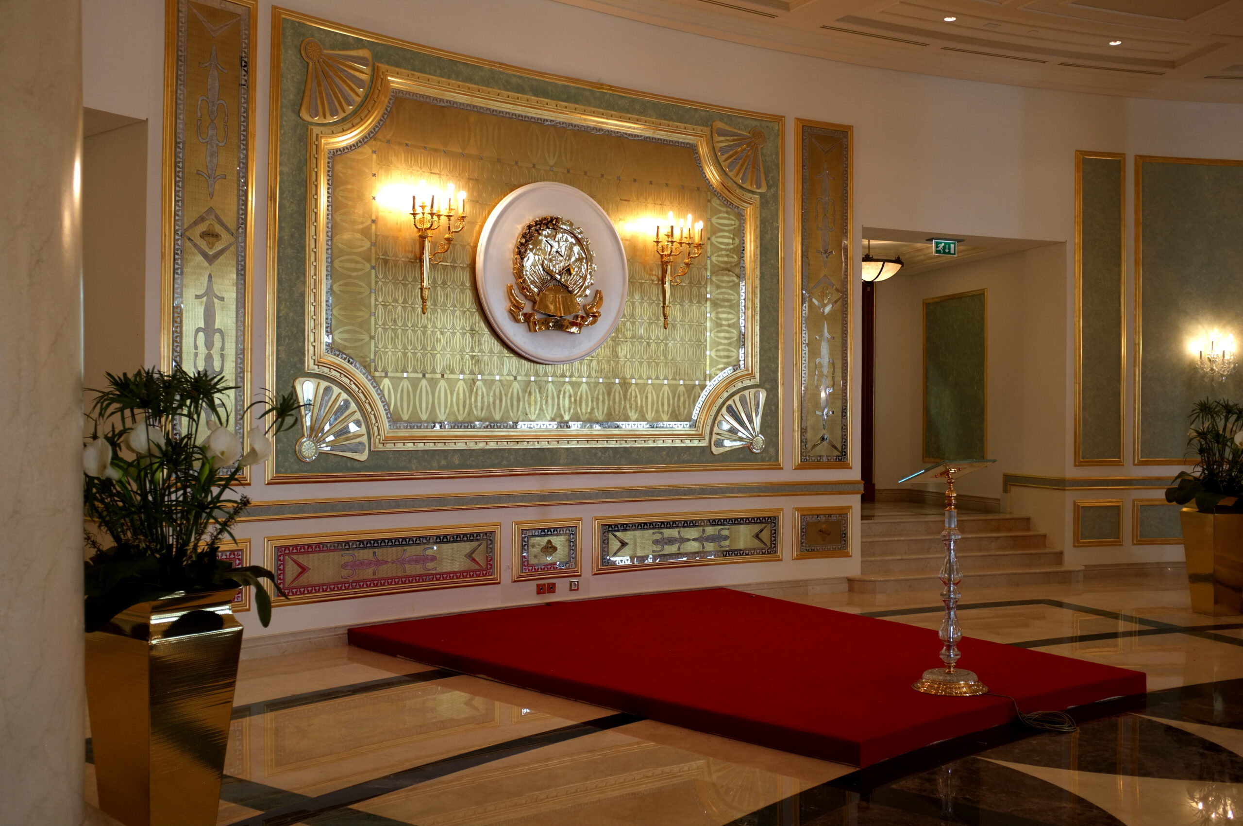 Moscatelli - Wall lamp 41601 and Flag-bearer - Assembleia National - Angola 2